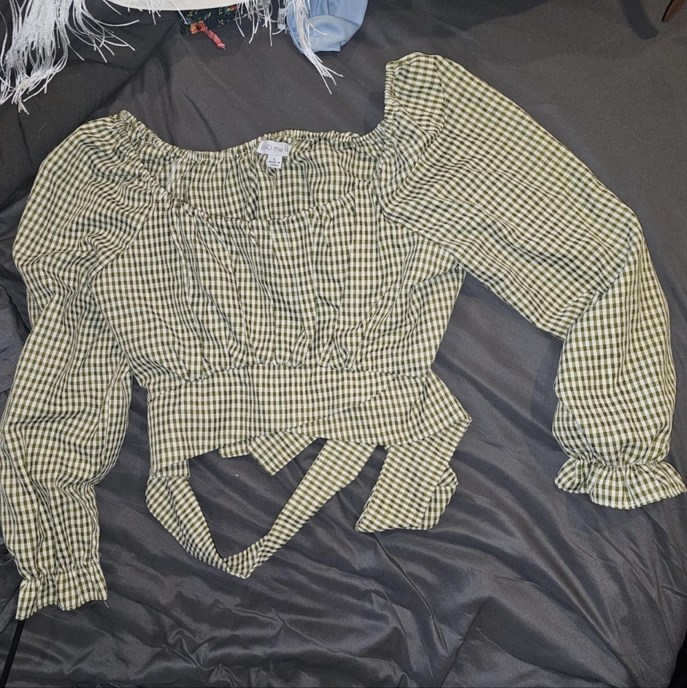Green and white Beyond the Radar Crop top size L